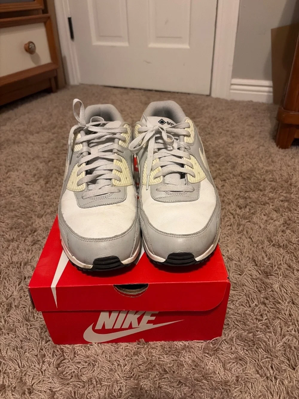 MENS SIZE 13 Air Max 90 GTX (Used)
